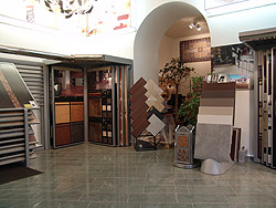 Интерьер магазина керамической плитки и природного камня