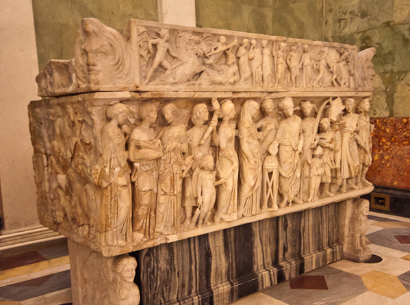 Эрмитаж. Мраморный римский саркофаг